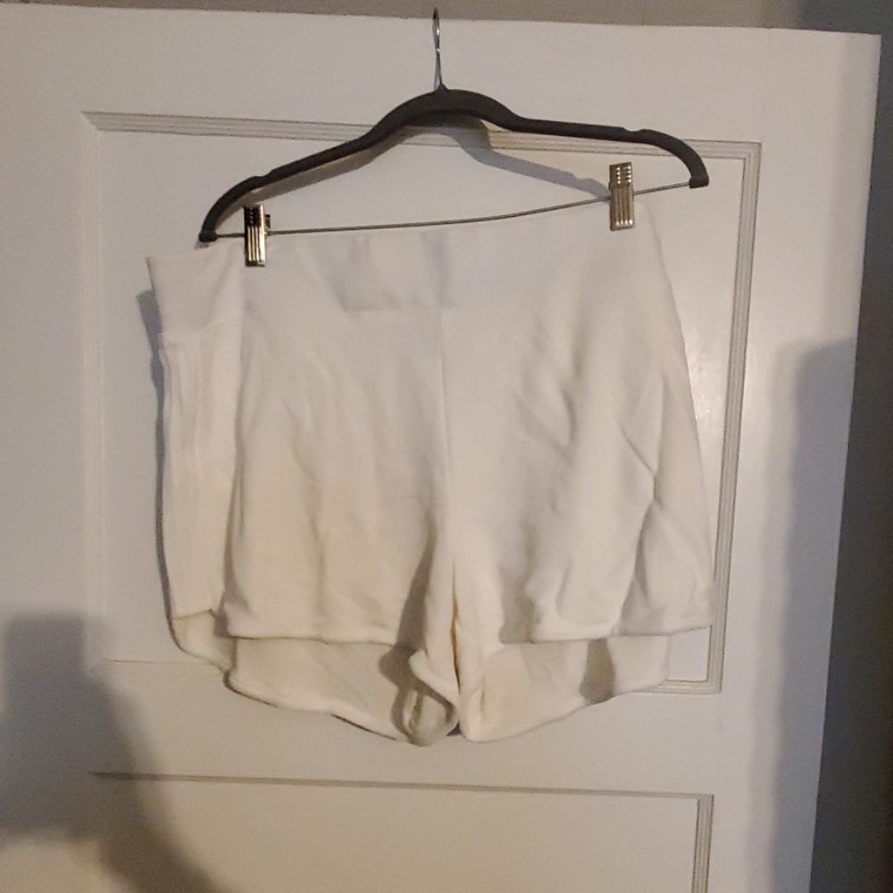 NEVER WORN Athleta lounge shorts